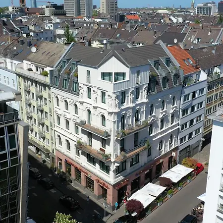 Hotel Devin Art 4*