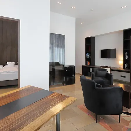 Hotel Devin Art 4*