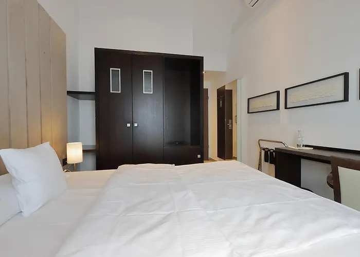 ホテル Devin Art 4*