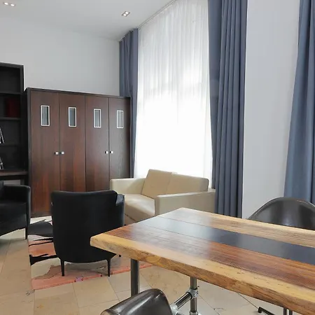 Hotel Devin Art 4*